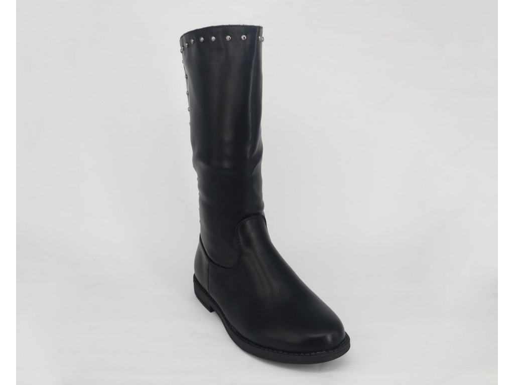 BOTA DE NIÑA CON TACHUELAS PLATEADAS
