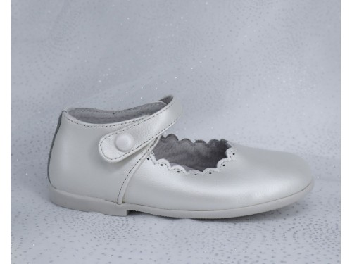 MERCEDITAS DE PIEL COLOR BLANCO PERLA. 2