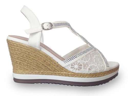 SANDALIA DE CUÑA CON BRILLOS. 2