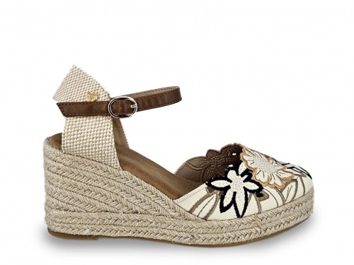 CUÑAS DE ESPARTO CON BORDADO DE FLORES. 2