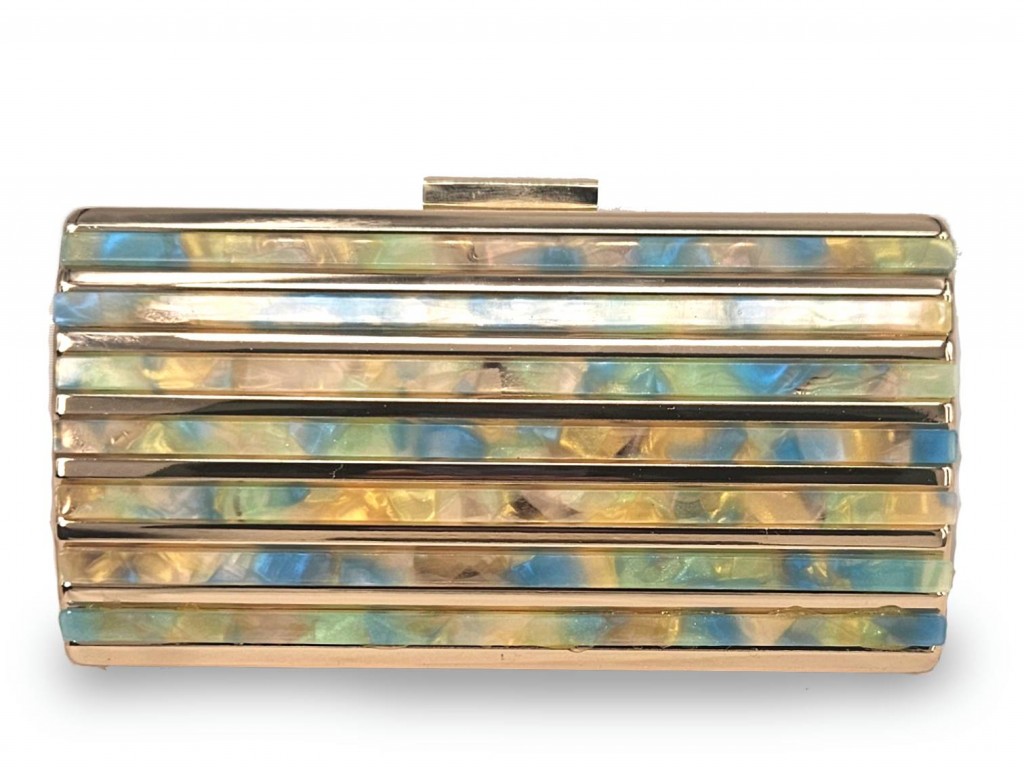 CLUTCH TIPO NÁCAR.