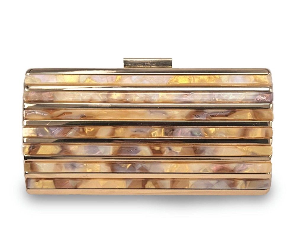 CLUTCH TIPO NÁCAR.