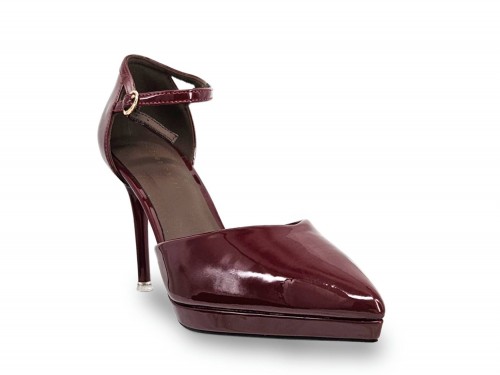 ZAPATO SALÓN ACHAROLADO. TACÓN FINO